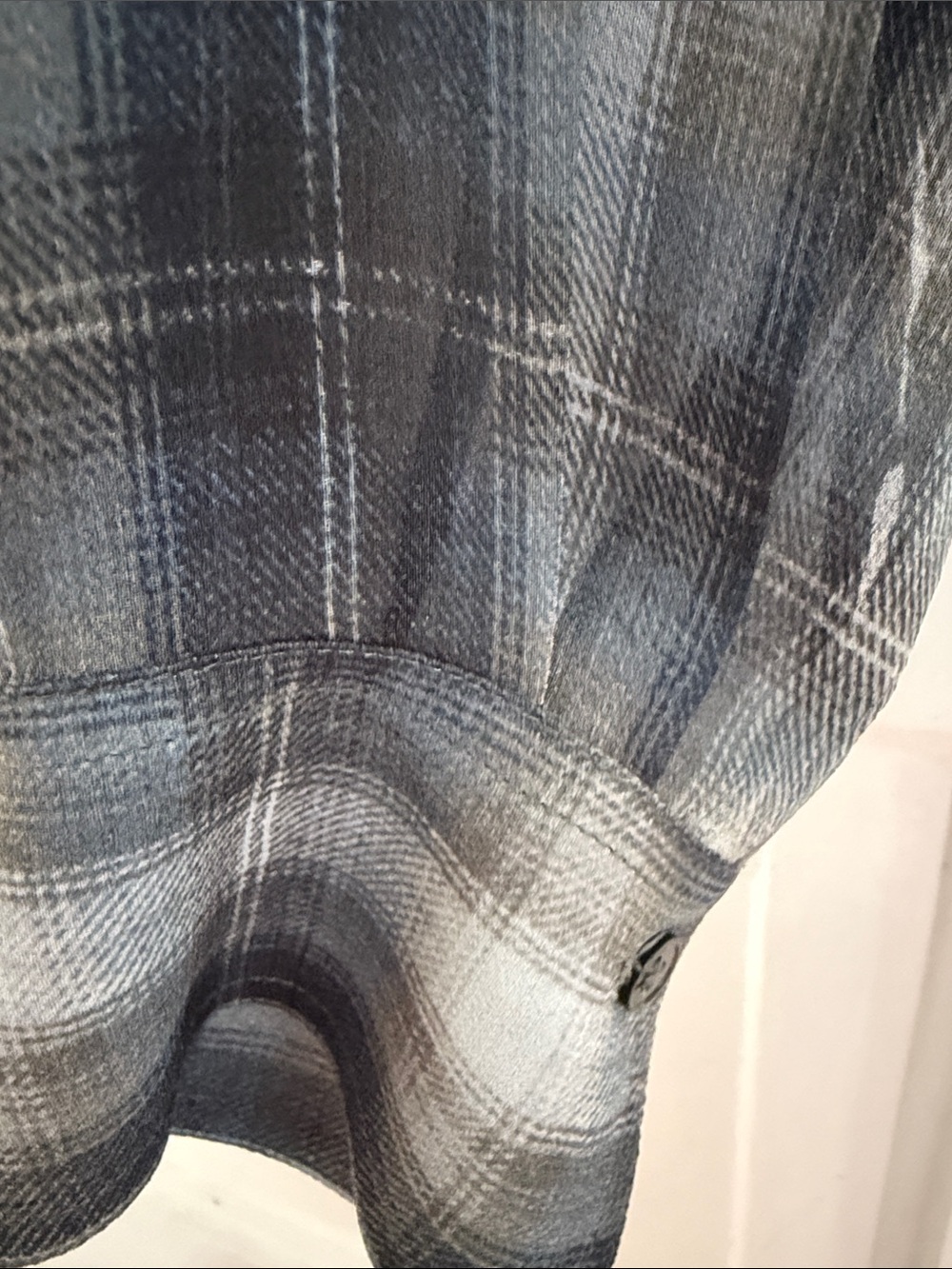 Vince Women's Blue and White Plaid Button-Down Shirt - Picture 4 of 5